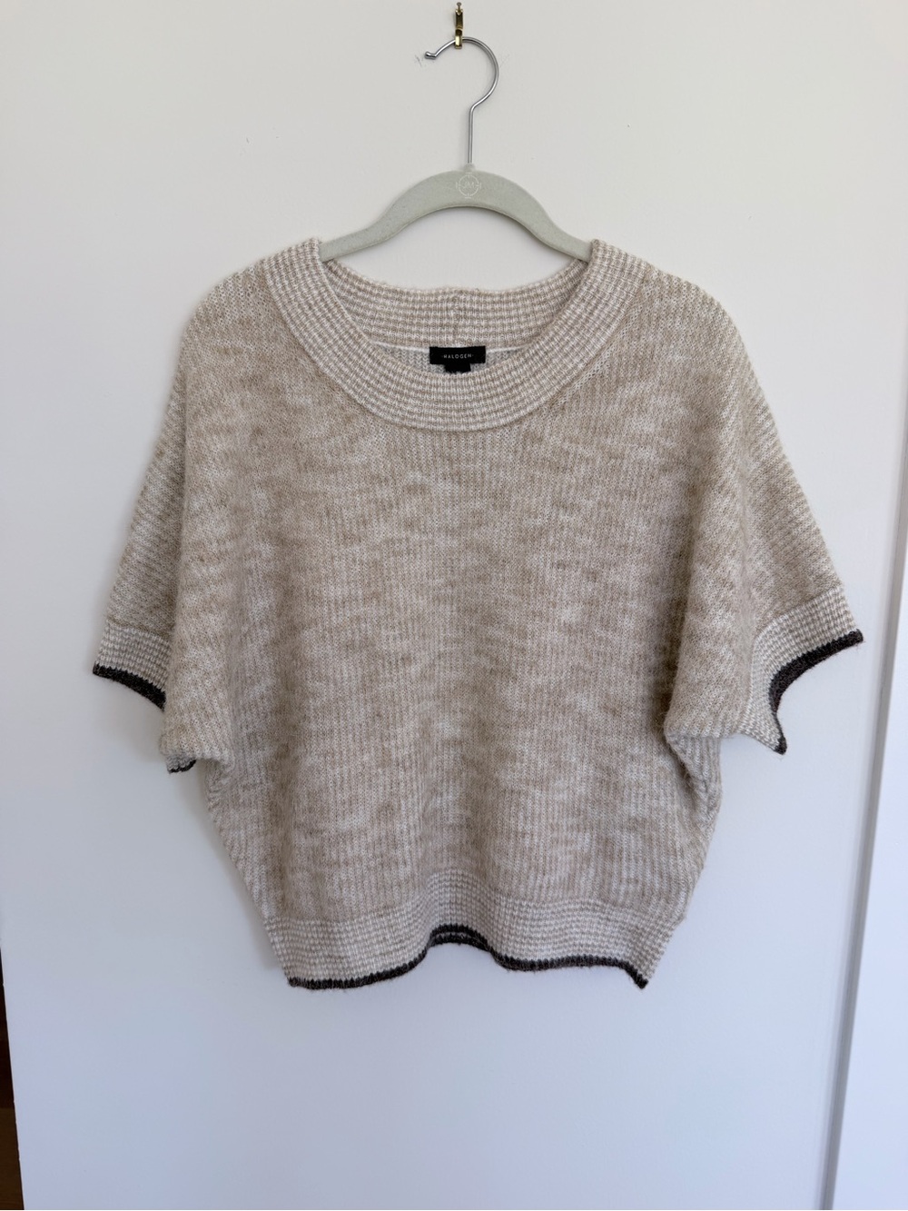 Halogen Beige Scoop-Neck Short-Sleeve Knit Sweater with Dark Trim